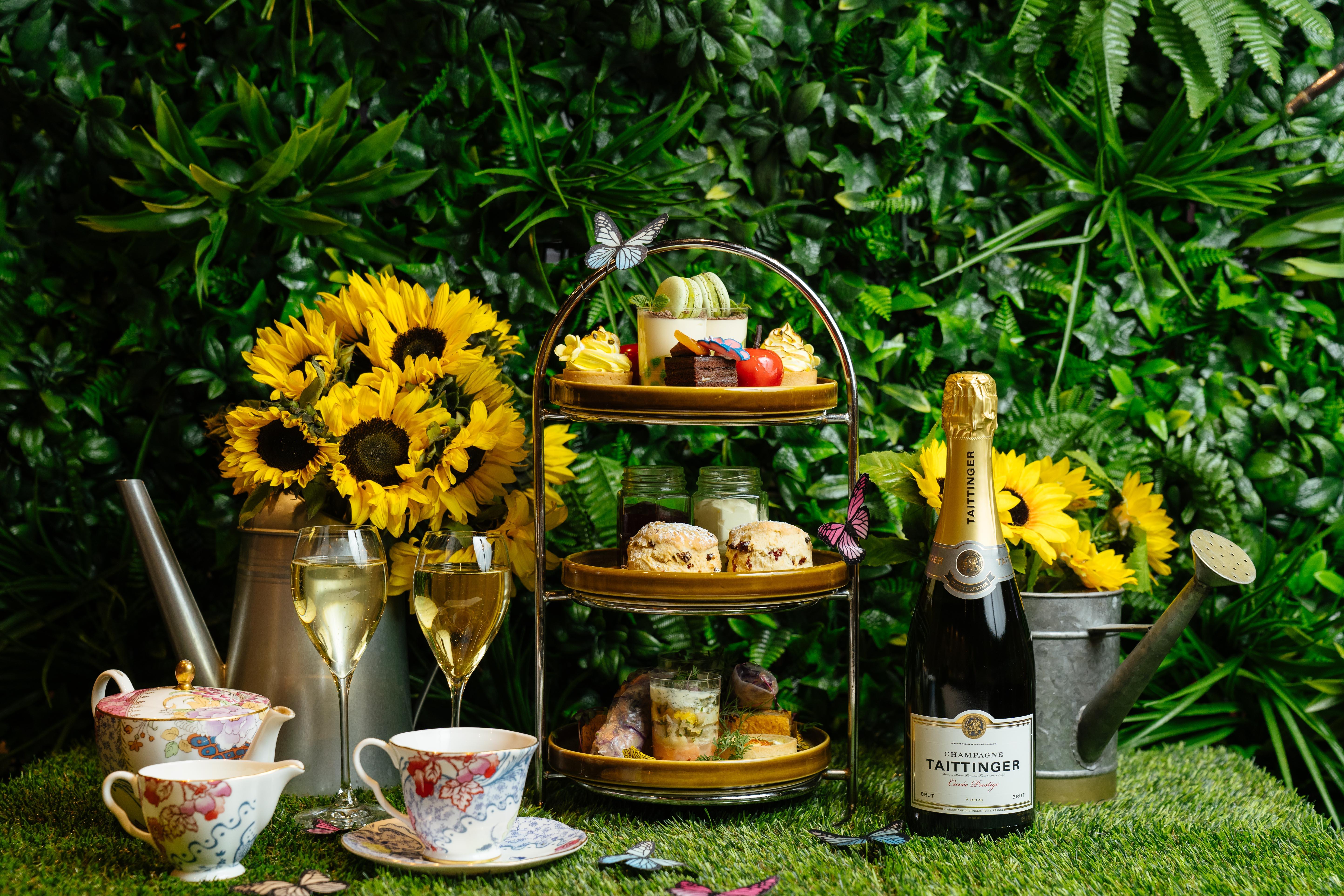 Pan Pacific Perth Hotel Kültér fotó Afternoon tea at The Ivy, St John's Wood
