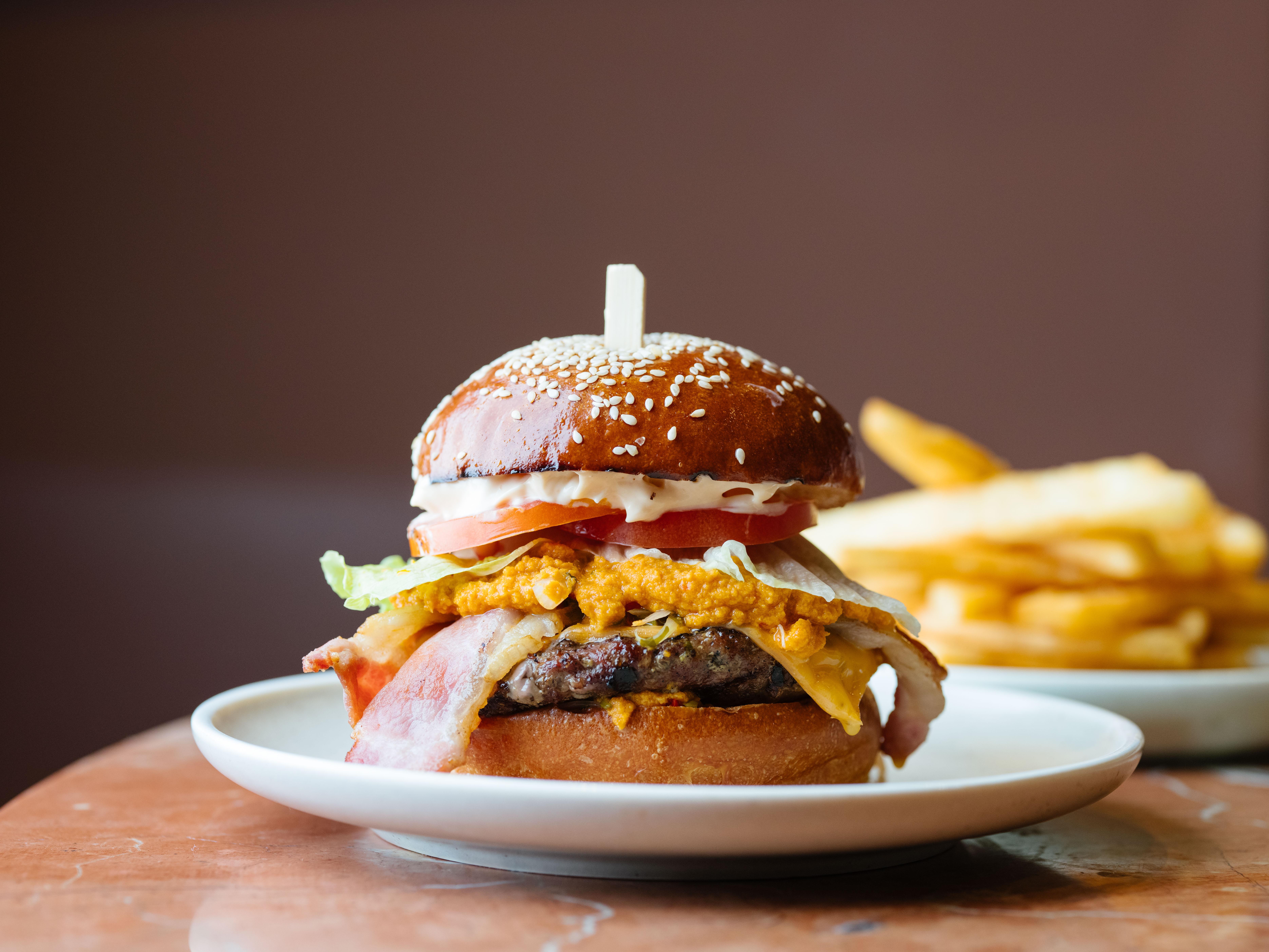 Pan Pacific Perth Hotel Kültér fotó A burger with fries