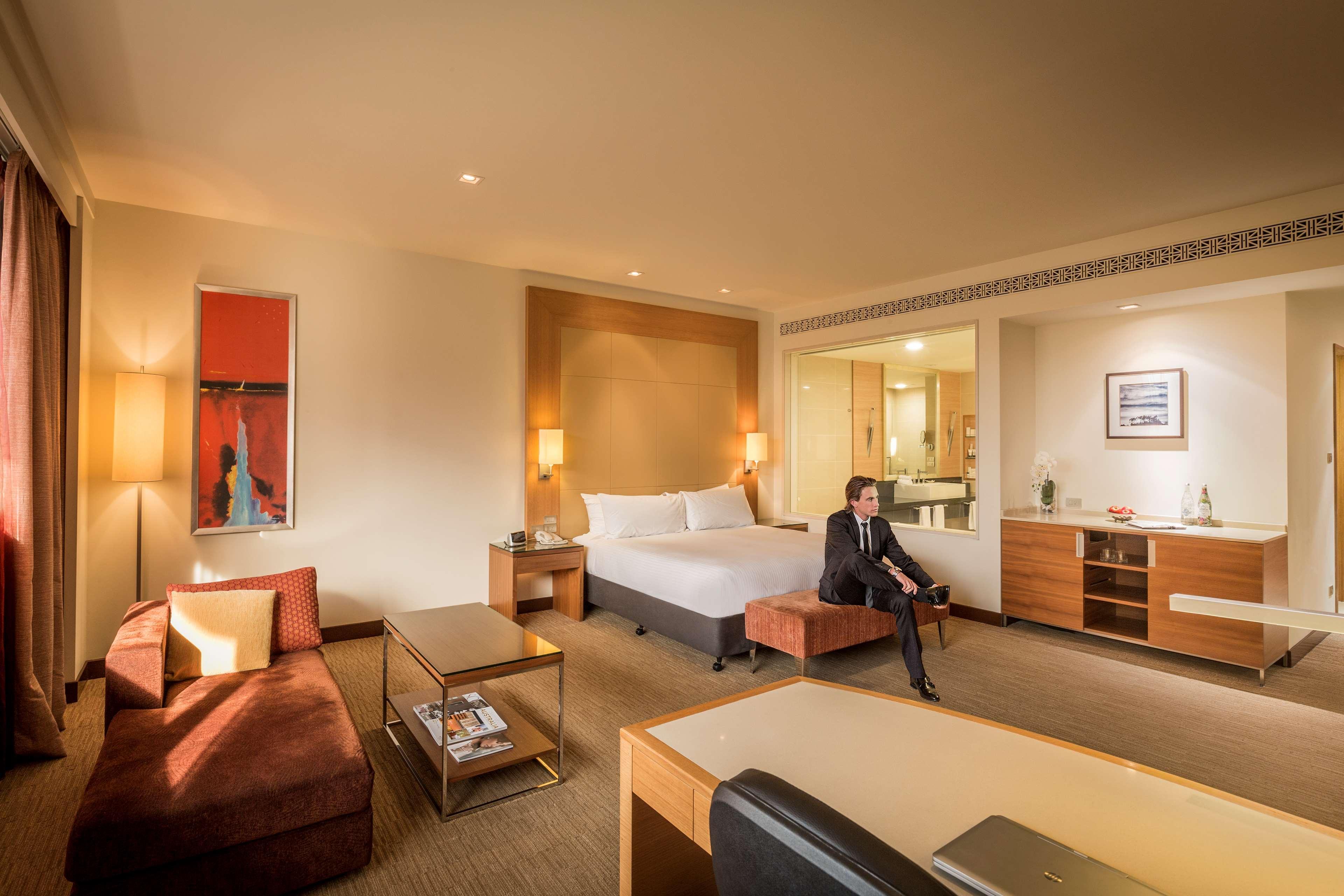 Pan Pacific Perth Hotel Kültér fotó A suite at the hotel