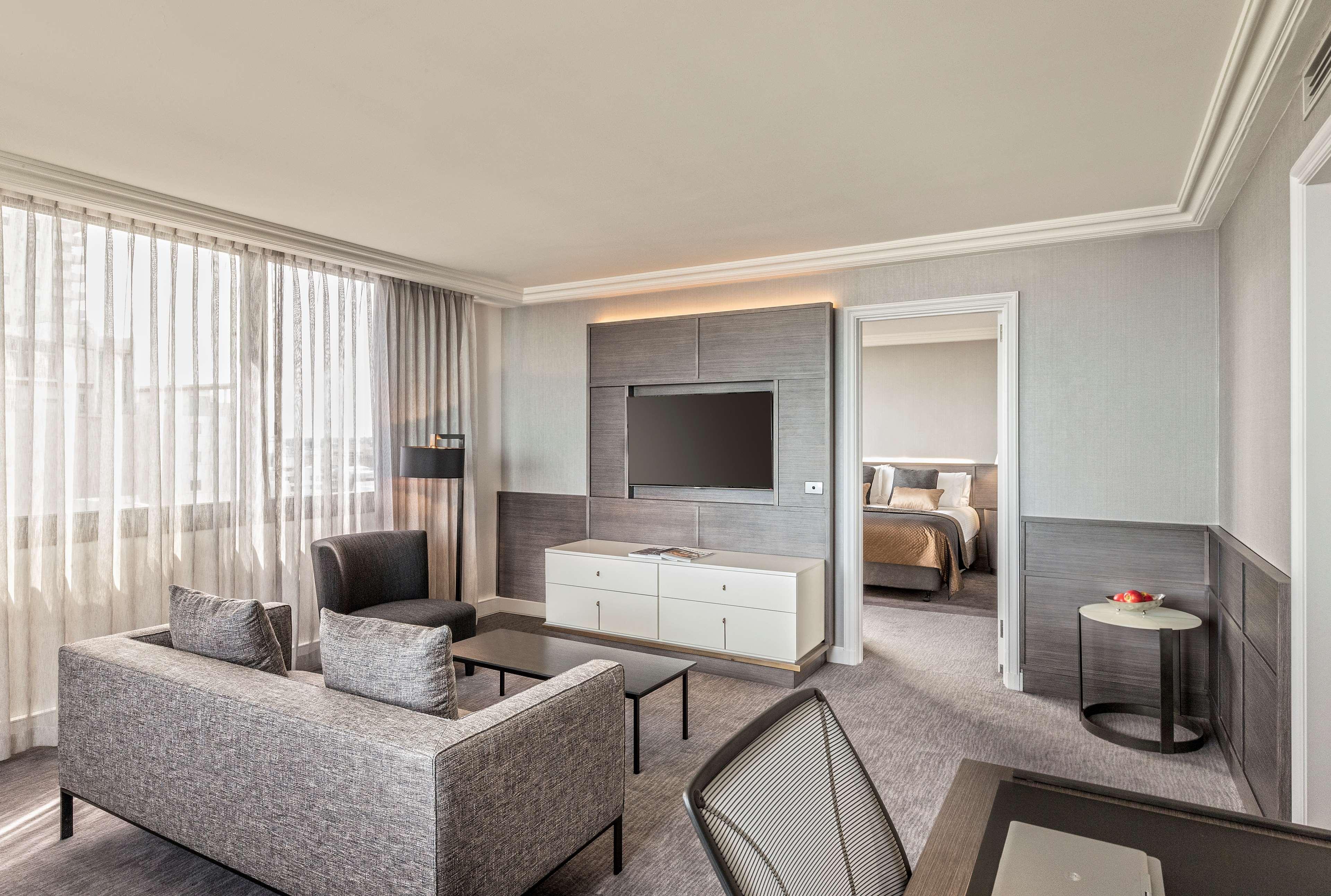 Pan Pacific Perth Hotel Kültér fotó A suite at the hotel