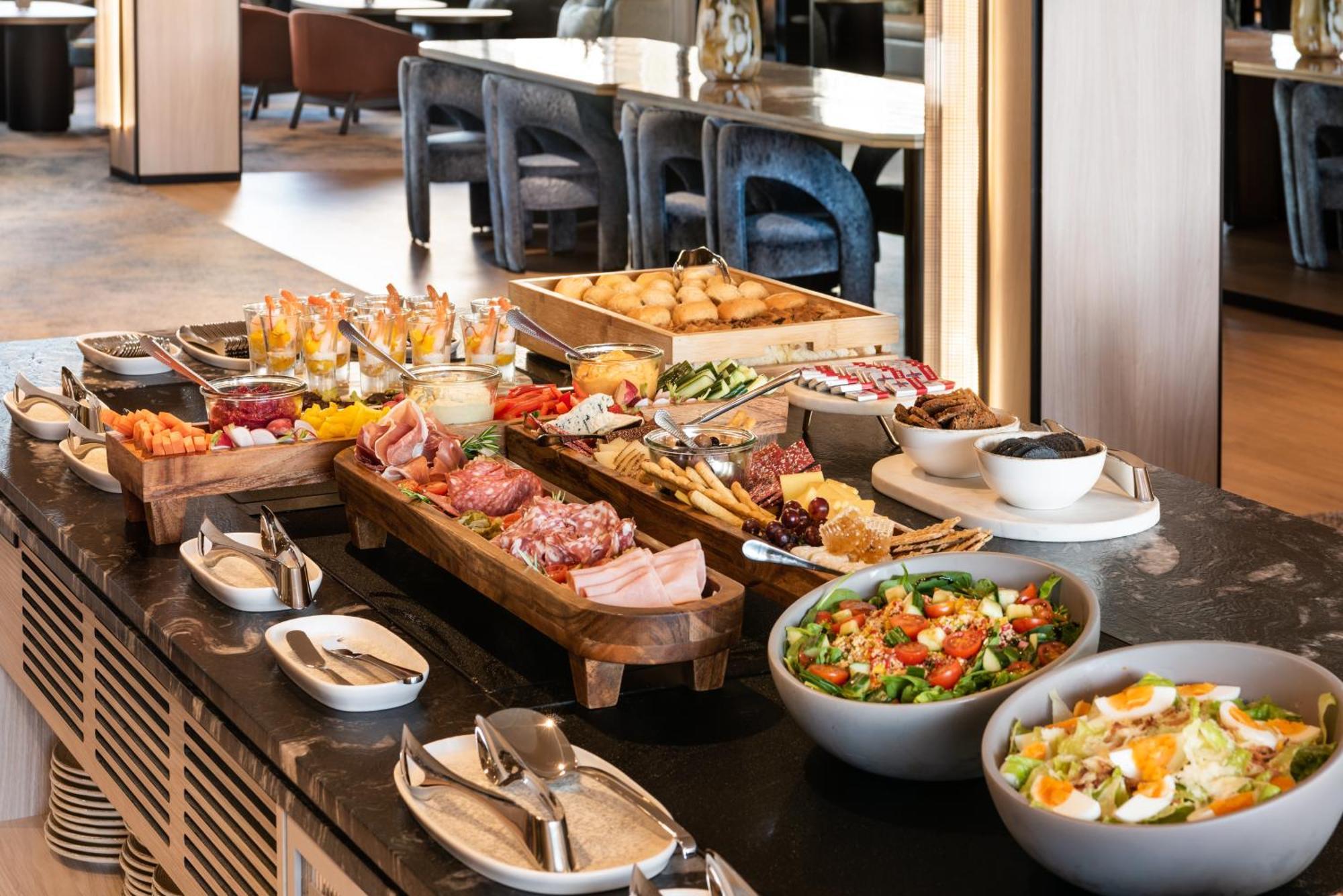 Pan Pacific Perth Hotel Kültér fotó A buffet at a hotel